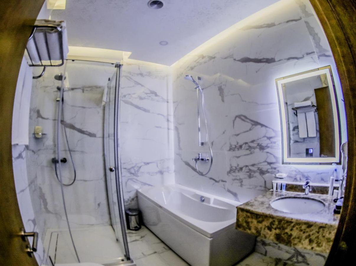 Madison Hotel Baku Bagian luar foto