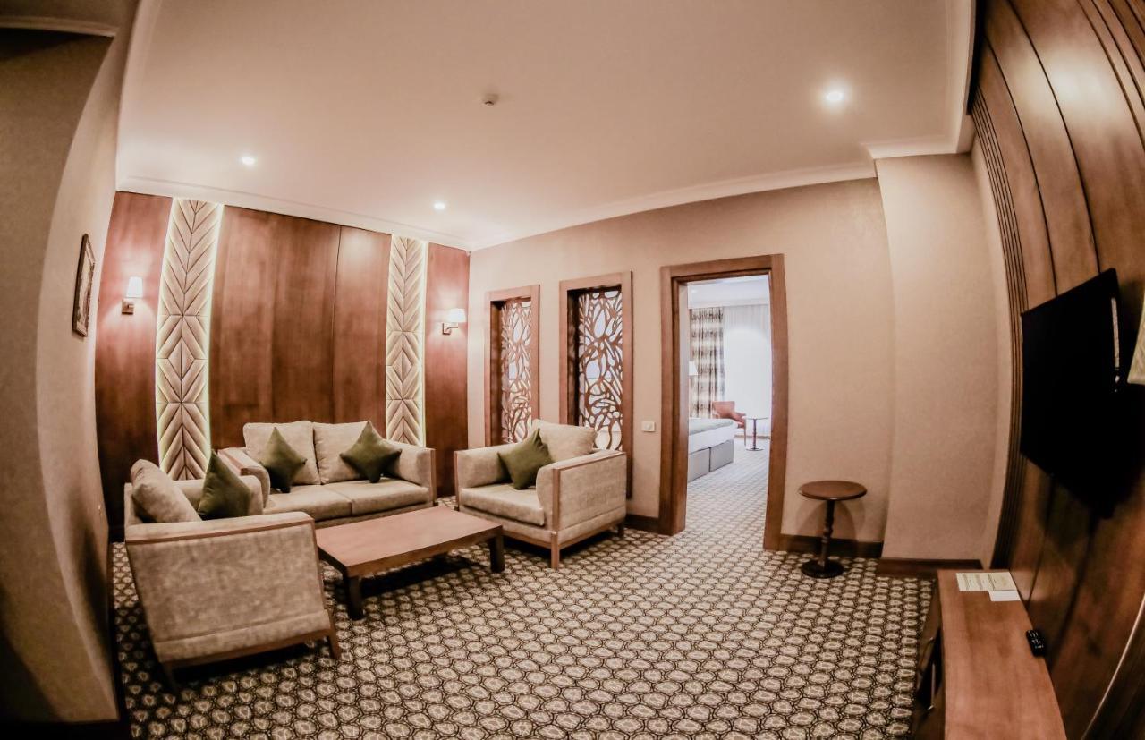 Madison Hotel Baku Bagian luar foto