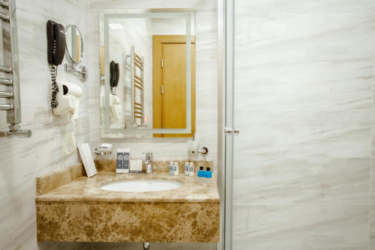 Madison Hotel Baku Bagian luar foto