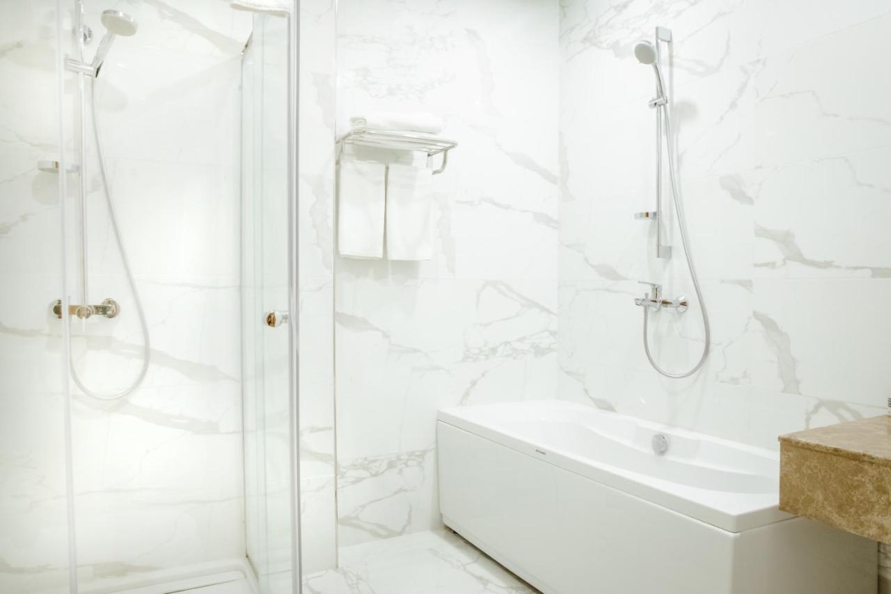 Madison Hotel Baku Bagian luar foto