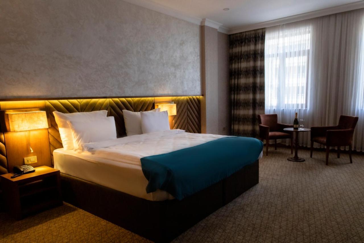 Madison Hotel Baku Bagian luar foto
