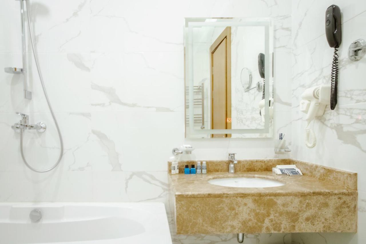 Madison Hotel Baku Bagian luar foto