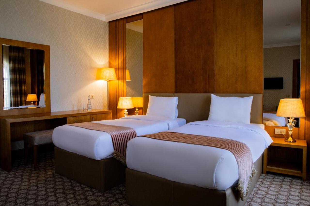 Madison Hotel Baku Bagian luar foto