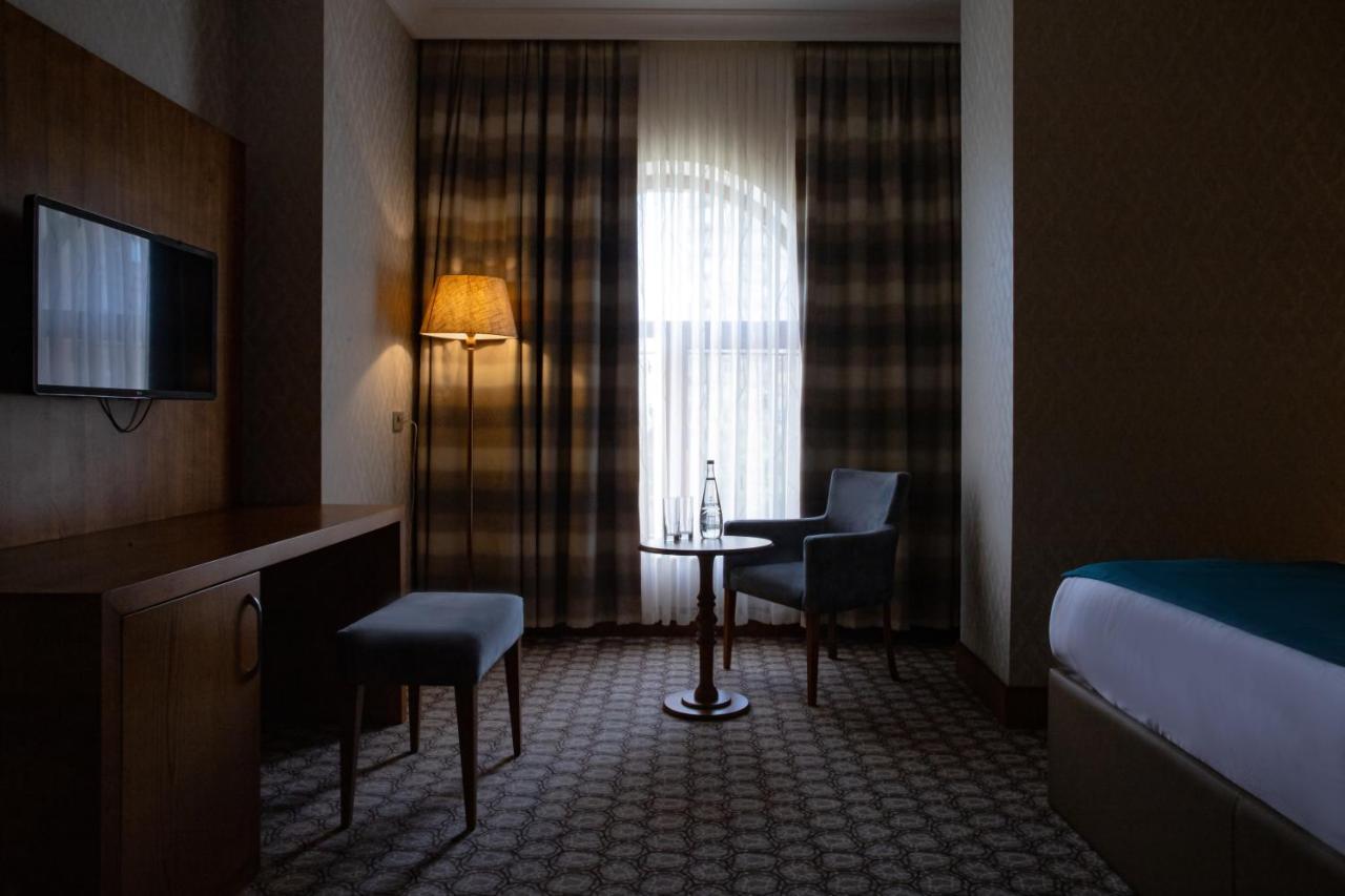 Madison Hotel Baku Bagian luar foto