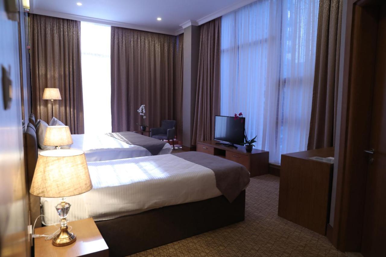 Madison Hotel Baku Bagian luar foto