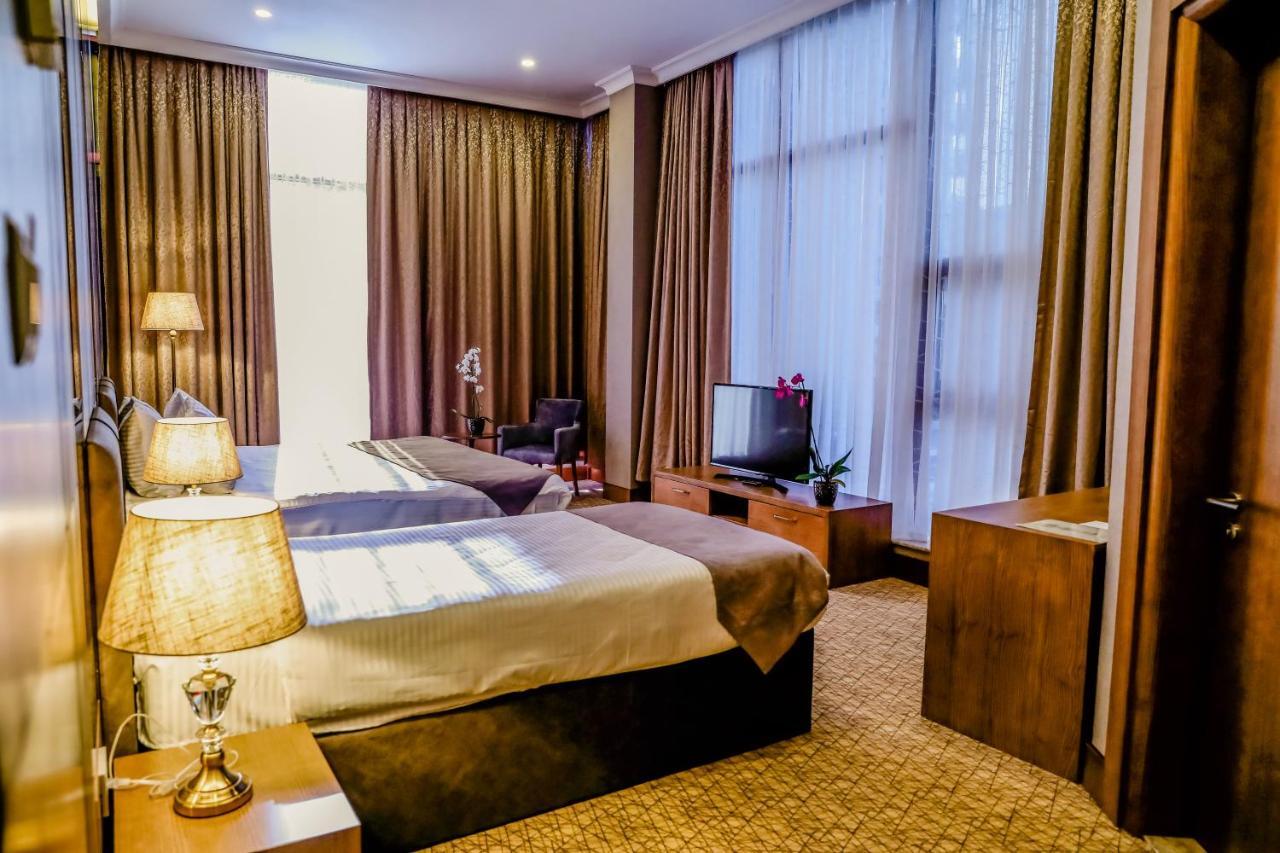 Madison Hotel Baku Bagian luar foto