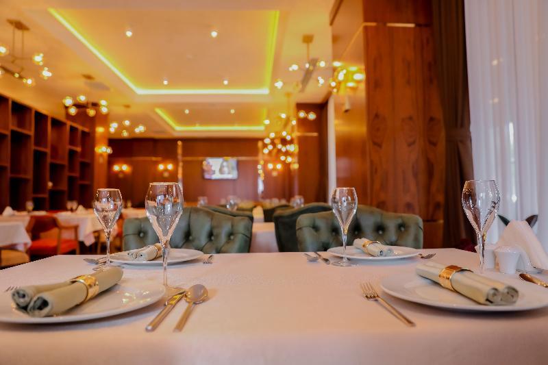 Madison Hotel Baku Bagian luar foto
